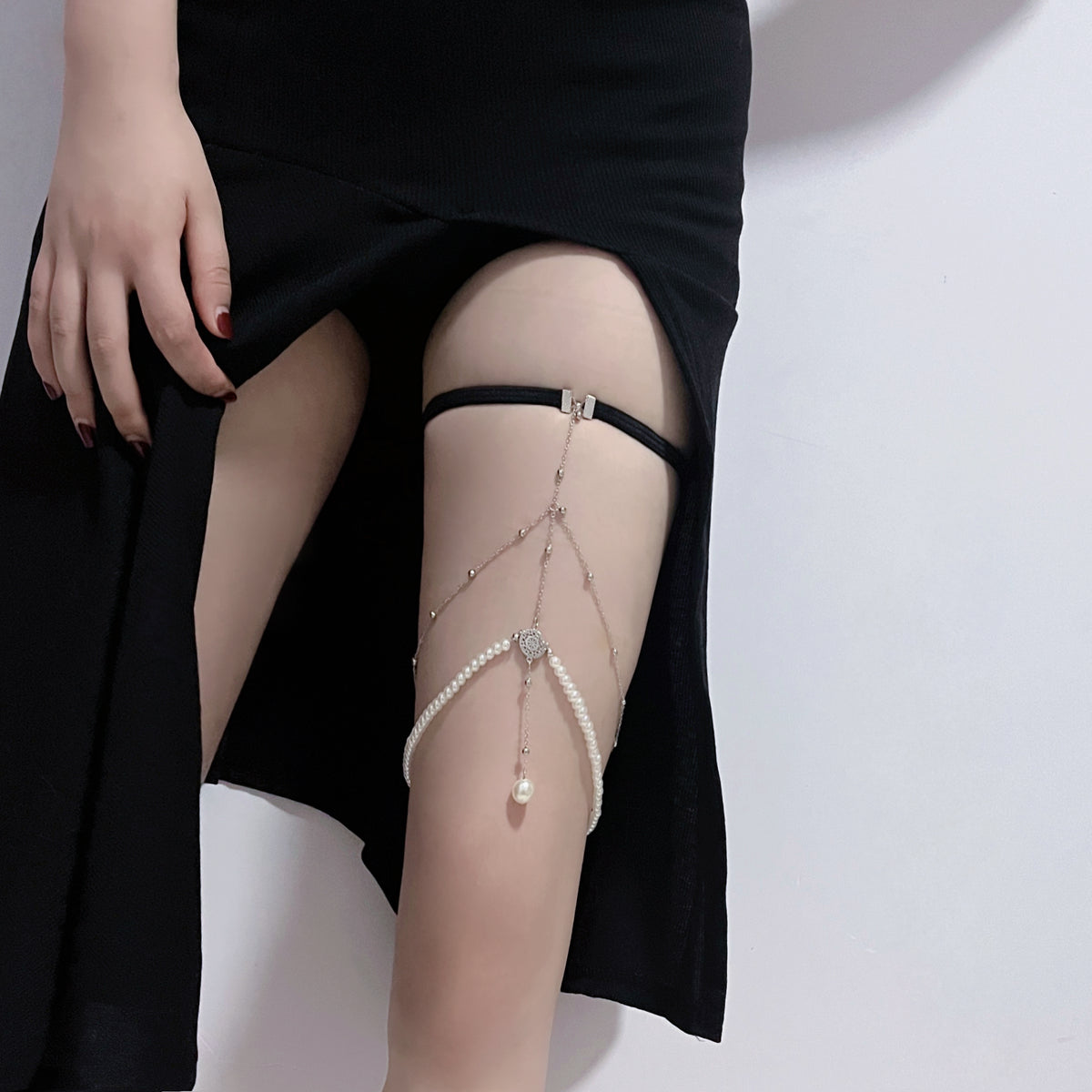 【性感珍珠腿链】女士情趣内衣配饰 INS风创意个性夸张长款身体链 大腿圈可调节｜金色/银色可选｜夜店派对穿搭必备