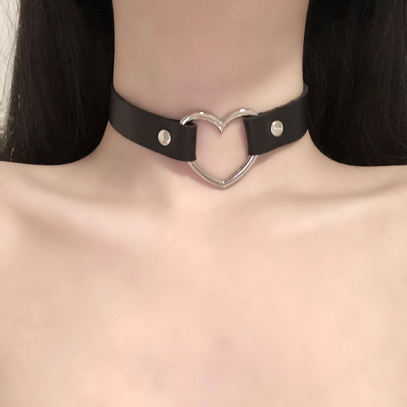 Adjustable Heart Leather Choker Necklace for Women in Black